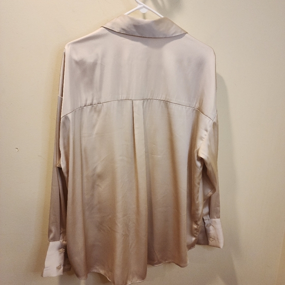 Abercrombie and Fitch Satin Oversized Button-Up Shirt Size L - Picture 8 of 10